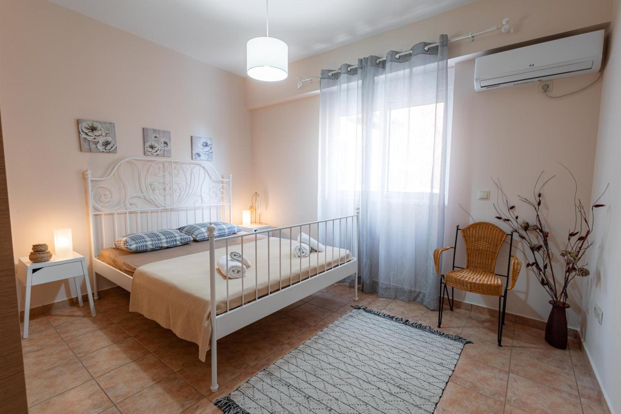 Relaxing Family House With Garden In Avra, Apartmán