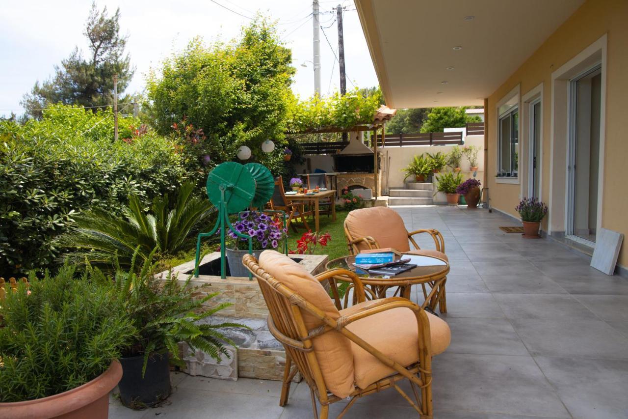 Apartment Relaxing Family House With Garden In Avra,