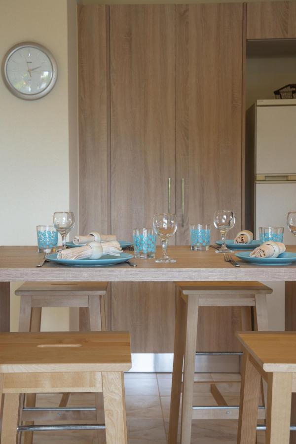 Relaxing Family House With Garden In Avra, Apartment