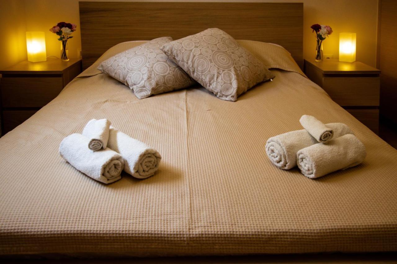 Apartment Relaxing Family House With Garden In Avra,